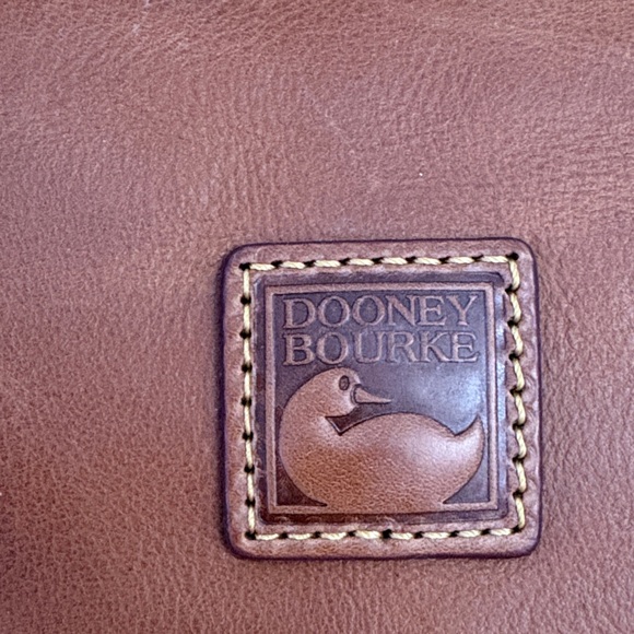 Dooney & Bourke British Tan Florentine Large Framed Kiss Lock Coin Purse Wallet - Picture 2 of 13